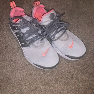 Women’s Gray & Pink Nike